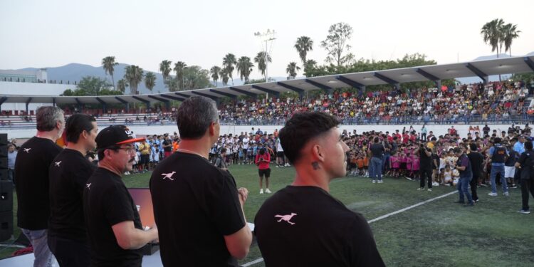 El rector inaugura la Copa UAT 2026 con Ricardo “Diablito” Chávez como invitado de honor