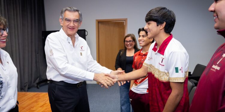 Recibe gobernador a históricos campeones tamaulipecos