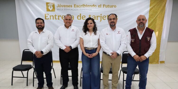 Refuerzan apoyo a estudiantes tamaulipecos con becas “Jóvenes Escribiendo el Futuro”