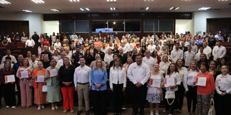 Capacita la UAT a personas mayores en el uso de herramientas digitales