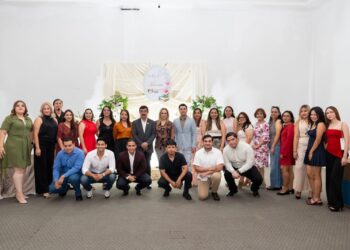 Festejan a maestros de Familia UAT