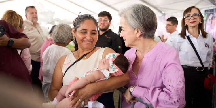 Américo y María celebran a las madres y llevan brigada de servicios a Abasolo