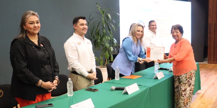 Capacita la UAT a personas mayores en el uso de herramientas digitales