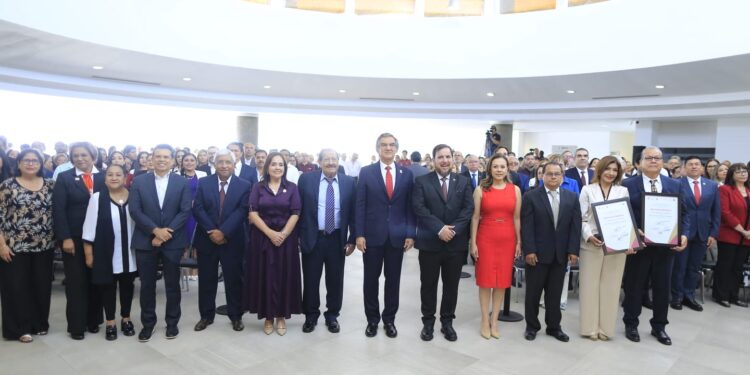 Las y los maestros son el corazón de la transformación: Américo Villarreal