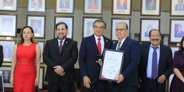 Las y los maestros son el corazón de la transformación: Américo Villarreal
