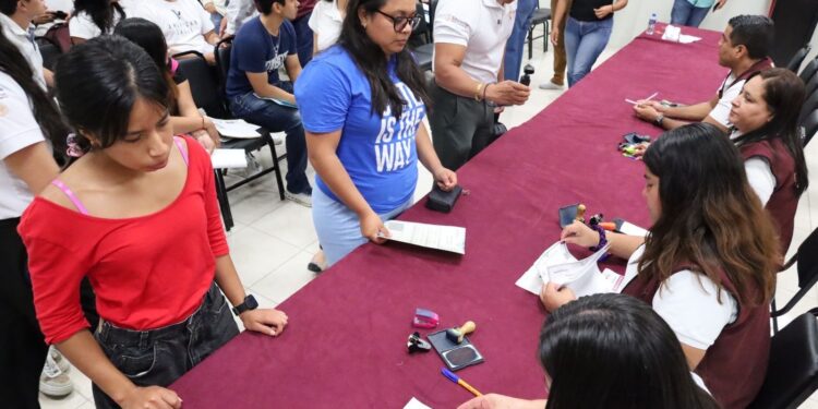 Refuerzan apoyo a estudiantes tamaulipecos con becas “Jóvenes Escribiendo el Futuro”