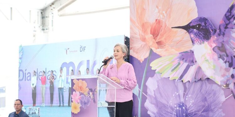 Américo y María celebran a las madres y llevan brigada de servicios a Abasolo
