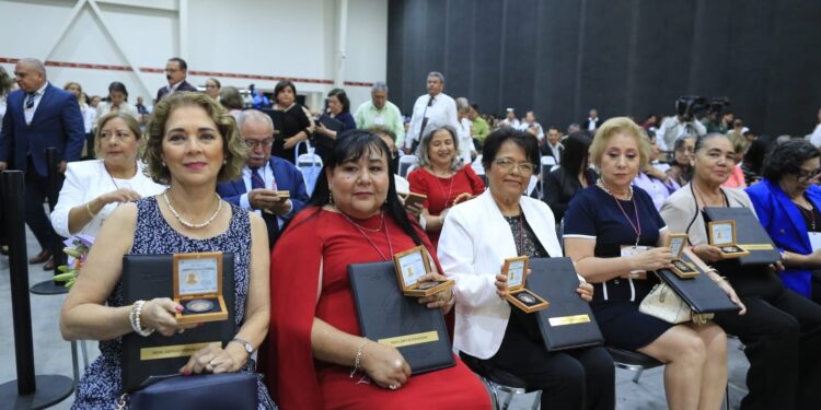Las y los maestros son el corazón de la transformación: Américo Villarreal
