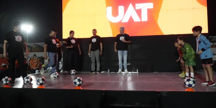 El rector inaugura la Copa UAT 2026 con Ricardo “Diablito” Chávez como invitado de honor