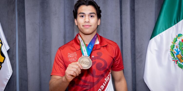 Recibe gobernador a históricos campeones tamaulipecos