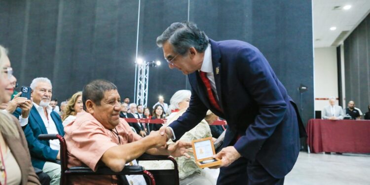 Las y los maestros son el corazón de la transformación: Américo Villarreal
