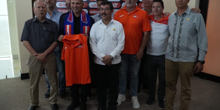 Presentan a Gabriel “El místico” Pereyra como nuevo D. T. del Correcaminos