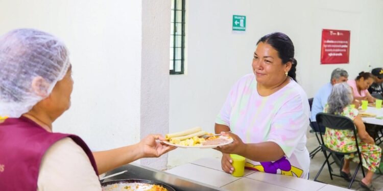 Supervisa SEBIEN comedores y entrega beneficios sociales en Victoria