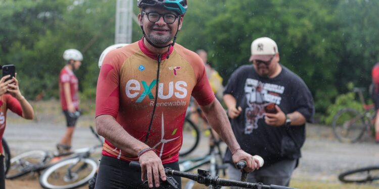 Participa SEDENER en rodada ciclista por el Día Mundial del Viento
