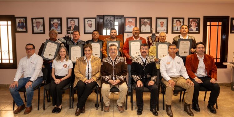 Entrega la UAT certificaciones a productores de la Cuera Tamaulipeca