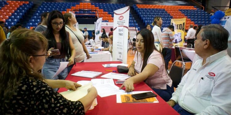 Acerca la Feria Nacional de Empleo oportunidades laborales e inclusión en Matamoros