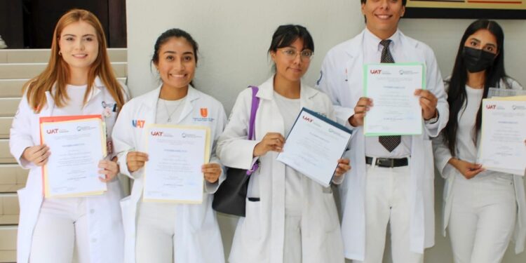 Egresados de Medicina de la UAT obtienen 276 plazas para internado médico