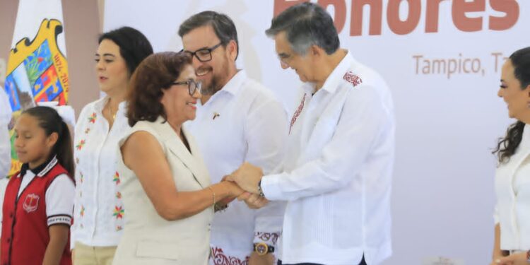 Trabajamos para que haya mejores escuelas y más oportunidades para todas y todos: Américo