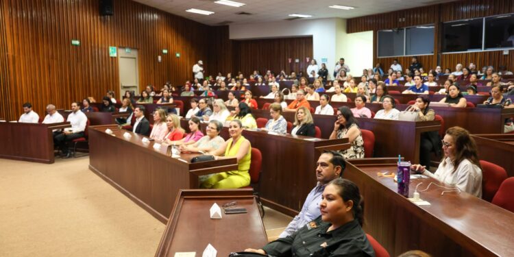 Impulsa la UAT talleres de motivación y liderazgo para mujeres