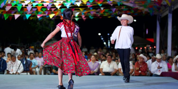 Zapatean el Huapango Huasteco 261 parejas: Secretaría de Turismo