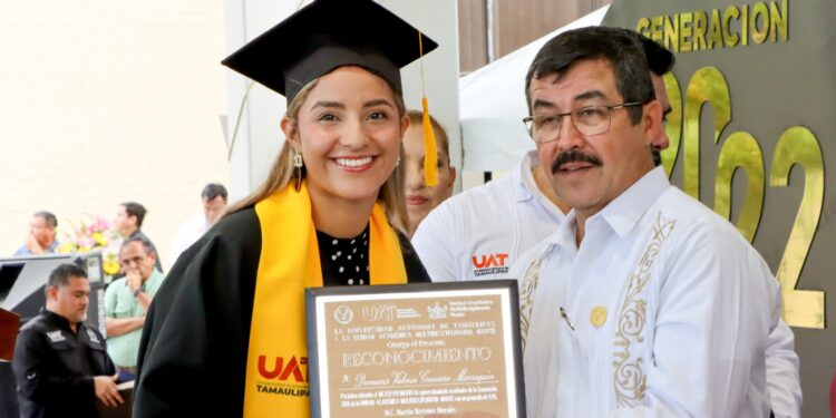 Entrega la UAT en la UAM-Mante nuevos profesionales de la salud y la educación