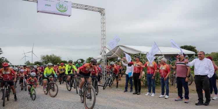 Participa SEDENER en rodada ciclista por el Día Mundial del Viento