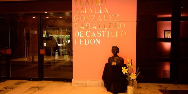 Reconocen con puesta en escena legado de Amalia González Caballero