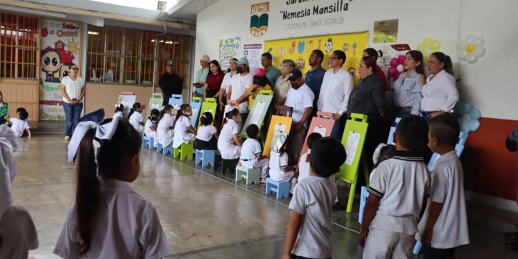 Adolescentes en conflicto con la Ley Penal elaboran y donan mobiliario de creación artística a Jardín de Niños de Güémez