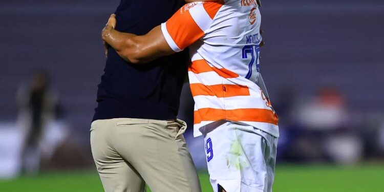 CORRECAMINOS FUE LETAL FRENTE AL CAMPEÓN Y LO VENCE 3 A 1