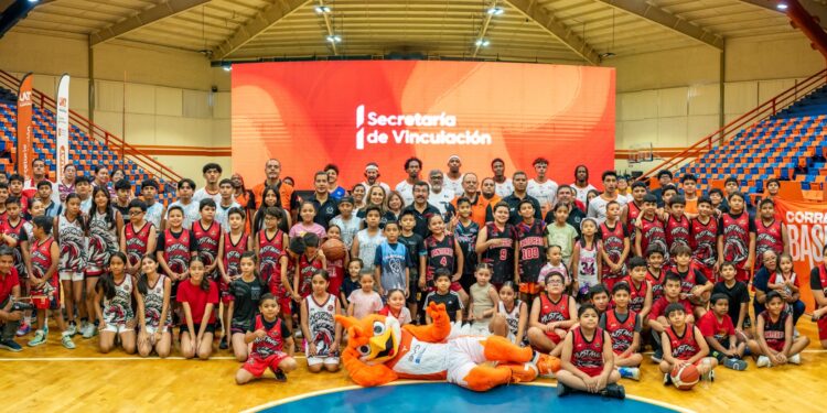 Rector Dámaso Anaya encabeza presentación oficial del Corre Basket UAT para la temporada 2026 de la LNBP