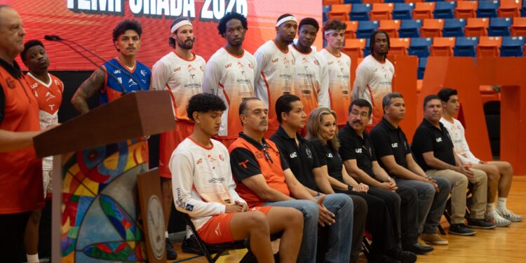 Rector Dámaso Anaya encabeza presentación oficial del Corre Basket UAT para la temporada 2026 de la LNBP