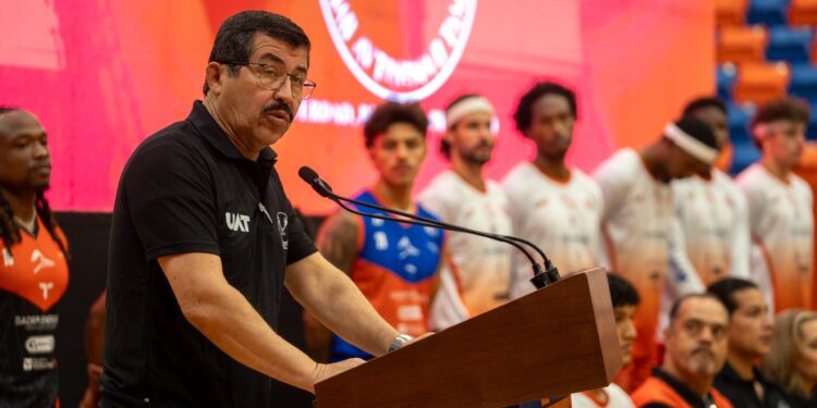 Rector Dámaso Anaya encabeza presentación oficial del Corre Basket UAT para la temporada 2026 de la LNBP