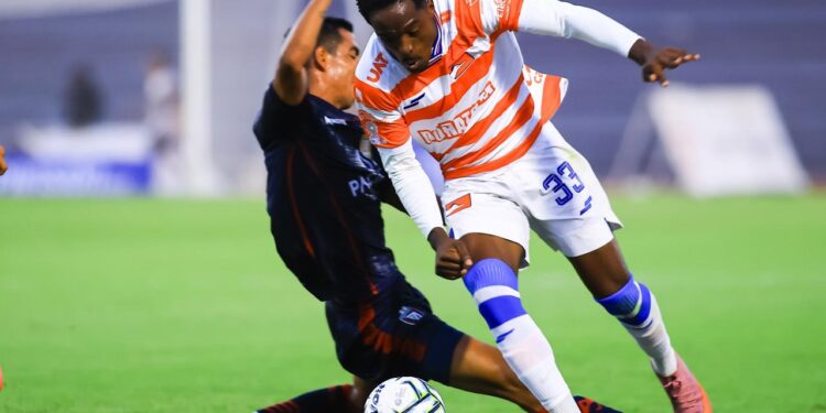 CORRECAMINOS FUE LETAL FRENTE AL CAMPEÓN Y LO VENCE 3 A 1