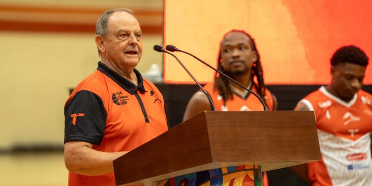 Rector Dámaso Anaya encabeza presentación oficial del Corre Basket UAT para la temporada 2026 de la LNBP