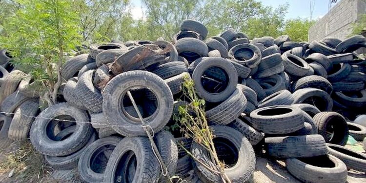 Clausuran y aseguran predio con llantas en desuso en Reynosa
