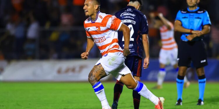 CORRECAMINOS FUE LETAL FRENTE AL CAMPEÓN Y LO VENCE 3 A 1