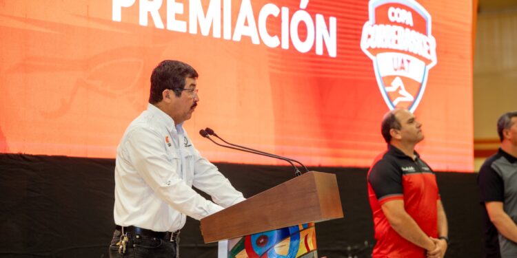 El rector Dámaso Anaya consolida el éxito de la primera Copa UAT de Básquetbol