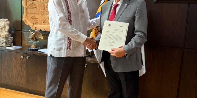 Designa gobernador Américo Villarreal a Ricardo Guerrero como nuevo secretario de Salud
