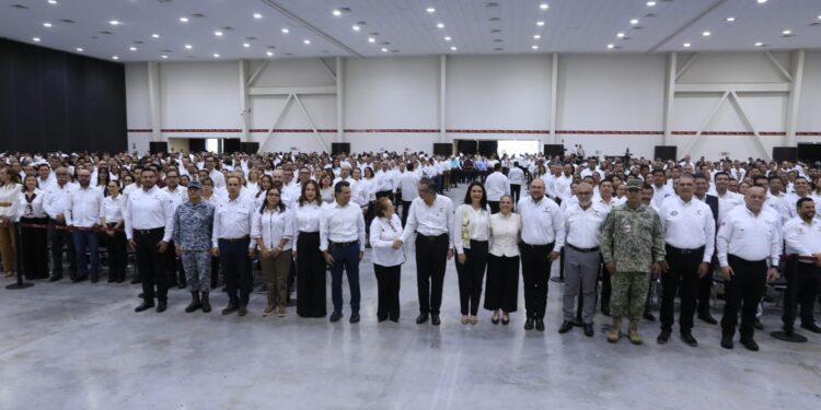 Entrega Américo Villarreal vehículos y maquinaria por 125.2 mdp