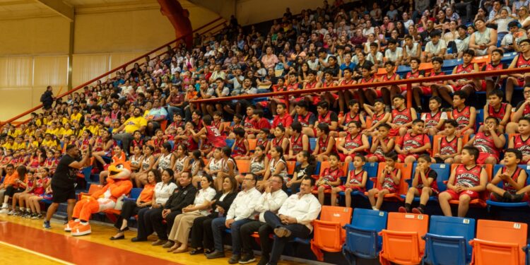 El rector Dámaso Anaya consolida el éxito de la primera Copa UAT de Básquetbol