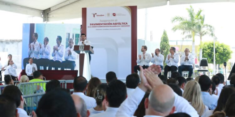 Inaugura Américo obra vial y entrega escrituras a familias matamorenses