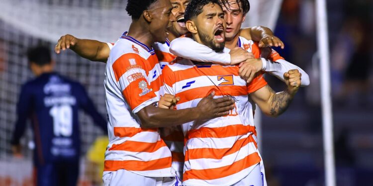 CORRECAMINOS FUE LETAL FRENTE AL CAMPEÓN Y LO VENCE 3 A 1