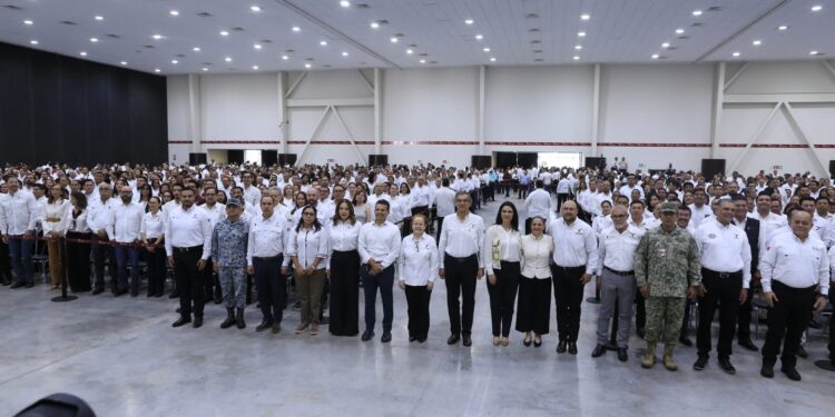 Entrega Américo Villarreal vehículos y maquinaria por 125.2 mdp