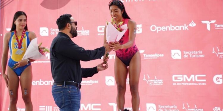 Conquistan el Triatlón Tamaulipas Eduardo Núñez y Fernanda Salazar