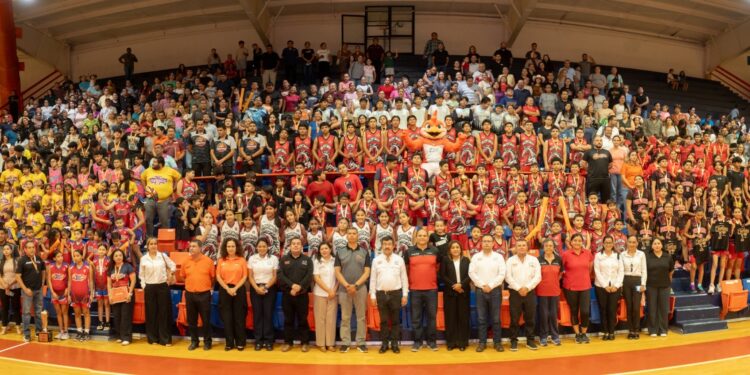 El rector Dámaso Anaya consolida el éxito de la primera Copa UAT de Básquetbol