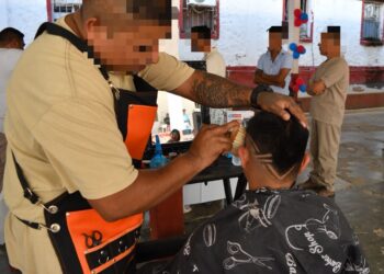 Conmemora CEDES Victoria Día del Peluquero con jornada de corte de cabello a bajo costo