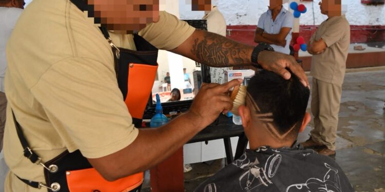 Conmemora CEDES Victoria Día del Peluquero con jornada de corte de cabello a bajo costo