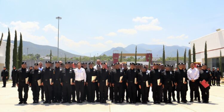 Entrega SSPT constancias a egresados del 22 escalón de Medicina Táctica Policial