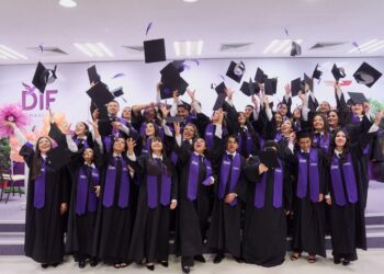 CREE del DIF Tamaulipas gradúa a 32 profesionales de la rehabilitación