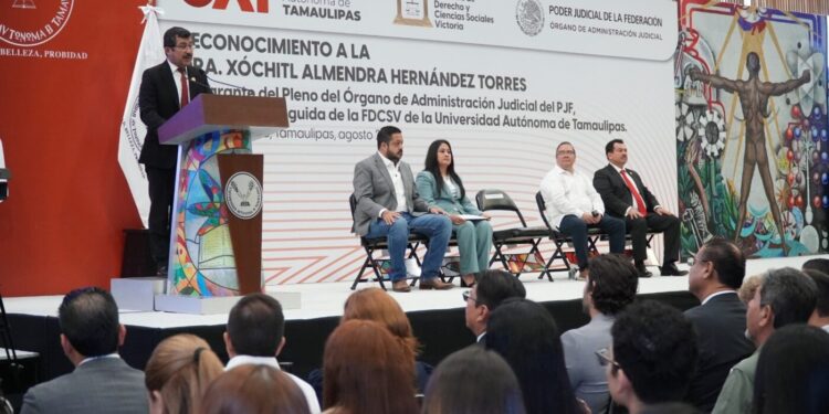 Reconoce UAT trayectoria judicial de su distinguida egresada Xóchitl Almendra Hernández Torres